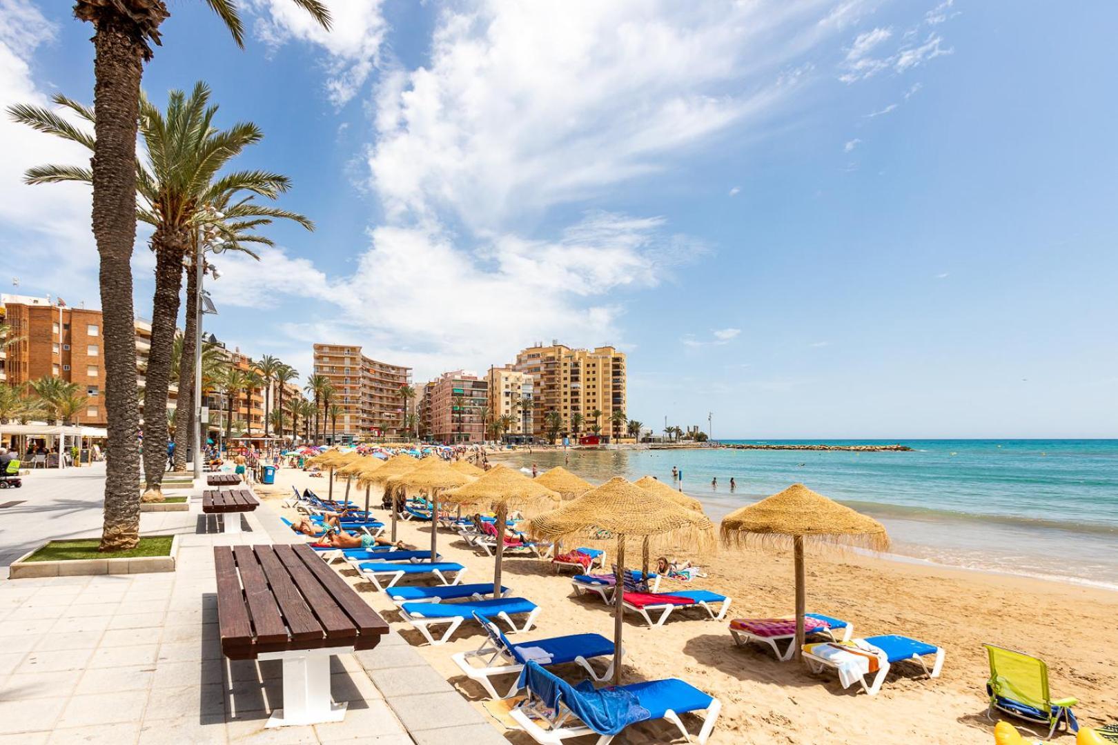 Lovely Apartment Near The Sea Торрев'єха Екстер'єр фото